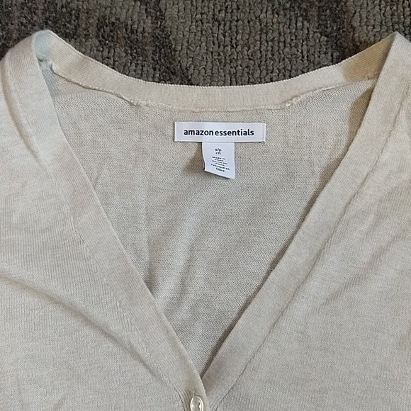 Simple Cardigan - Picture 2 of 2